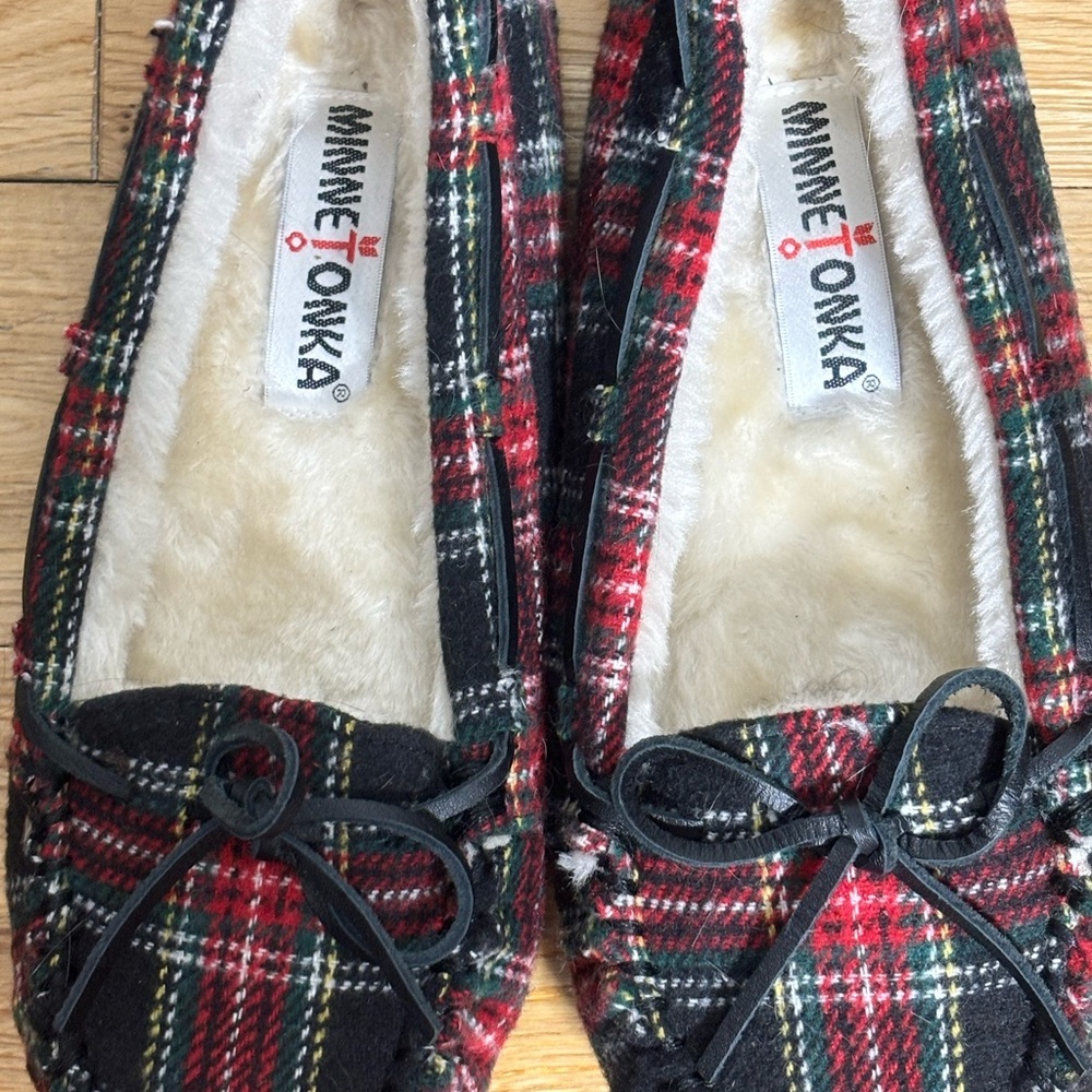 Minnetonka Red and Black Plaid Moccasins LIKE NEW NEVER WORN - Picture 4 of 6